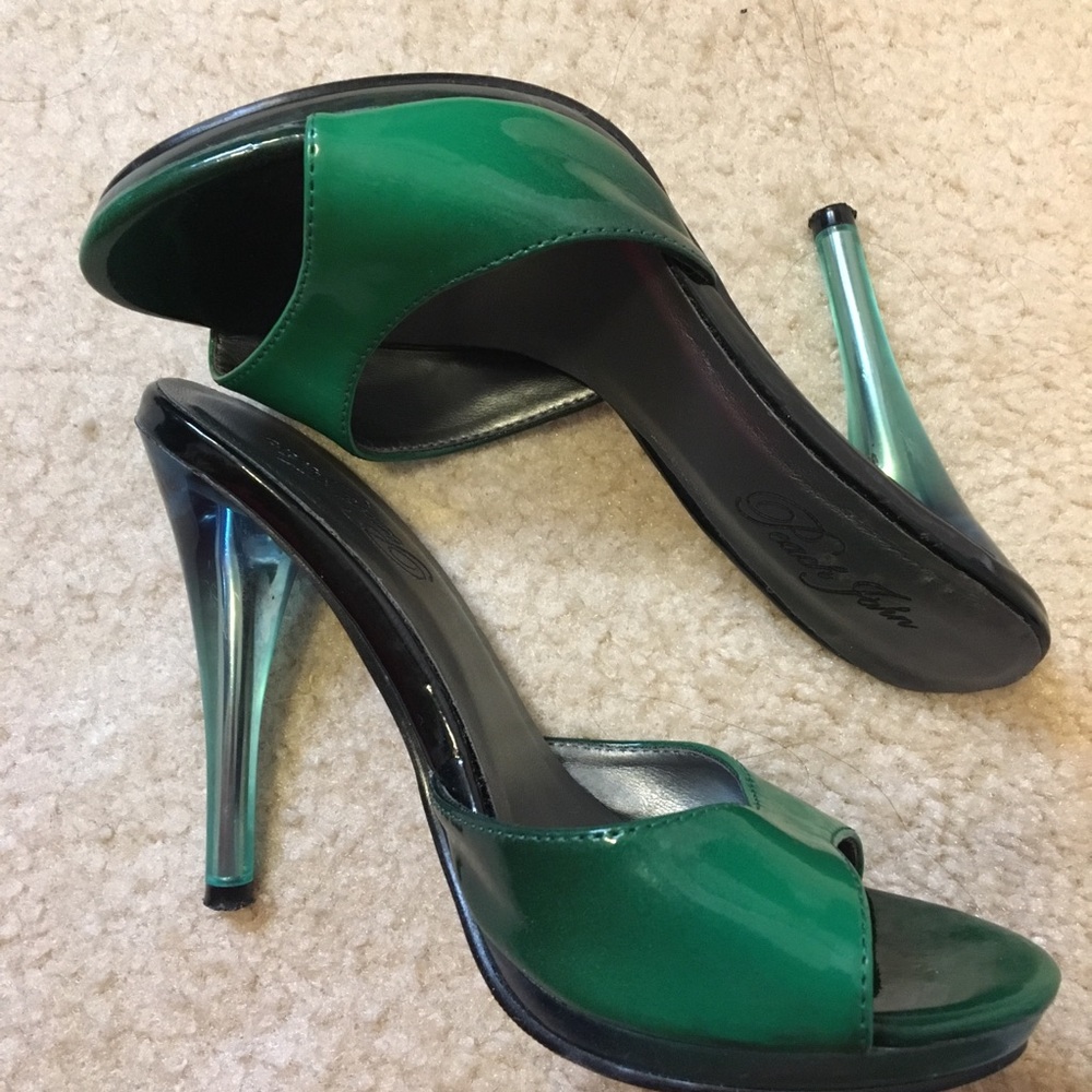 Peach John Green Sandals Size 5.5